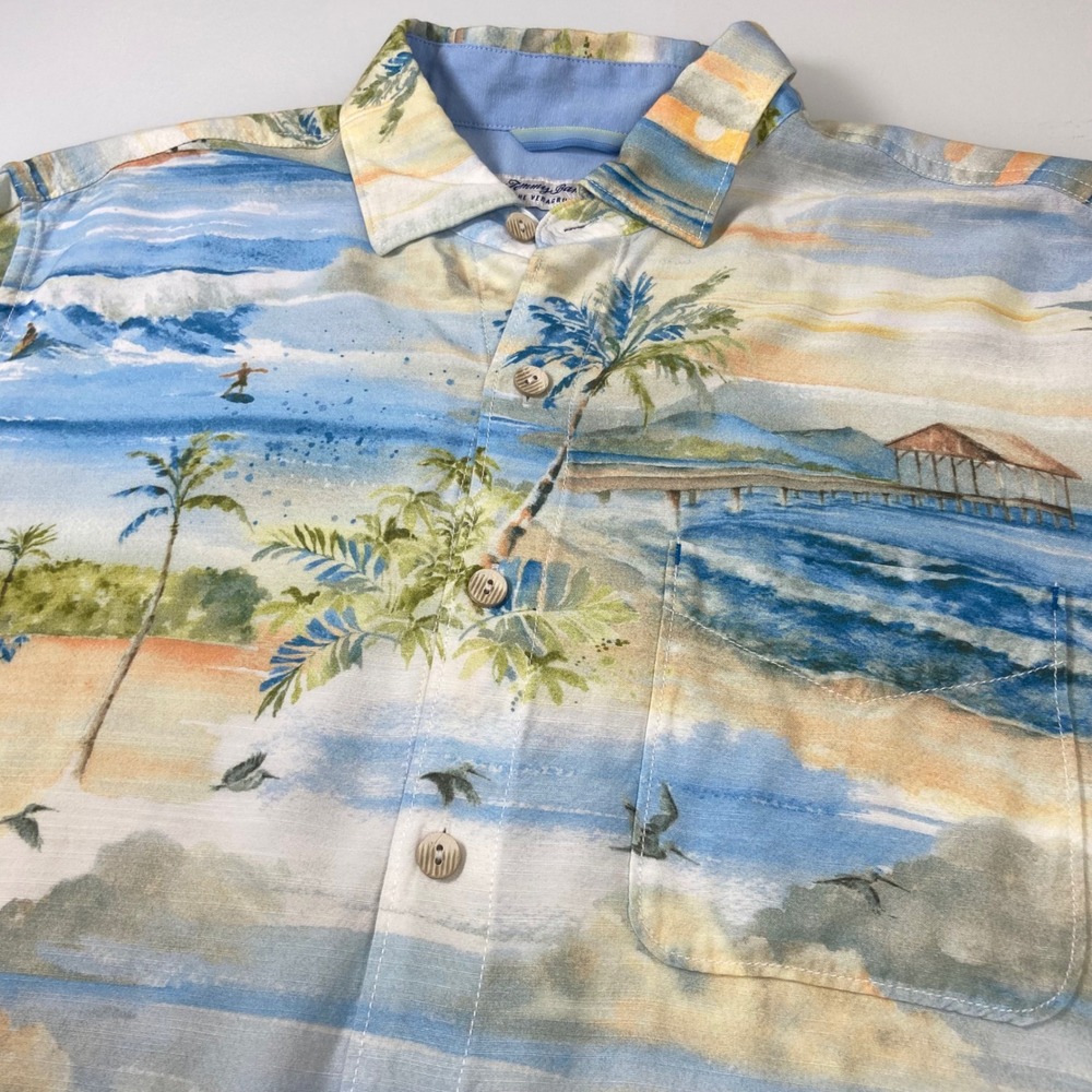 Tommy Bahama The Veracruz Cay Mens Med Button Up Shirt Tropical‎ Beach Scene